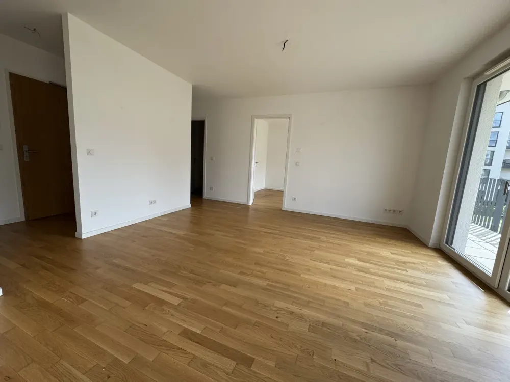 Ready for a Change: Affordable 2-Room Apartment with Fitted Kitchen and Balcony