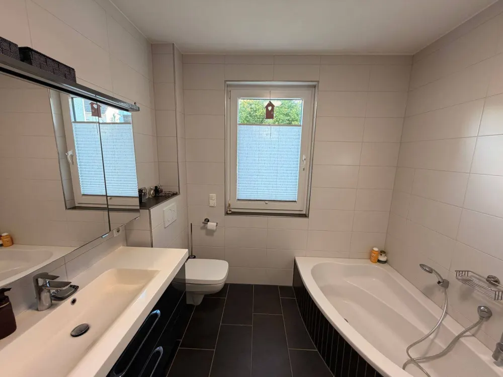 Modern 4-Room Apartment with Balcony, Underground Parking & Cellar in Desirable Location of Kassel-Brasselsberg
