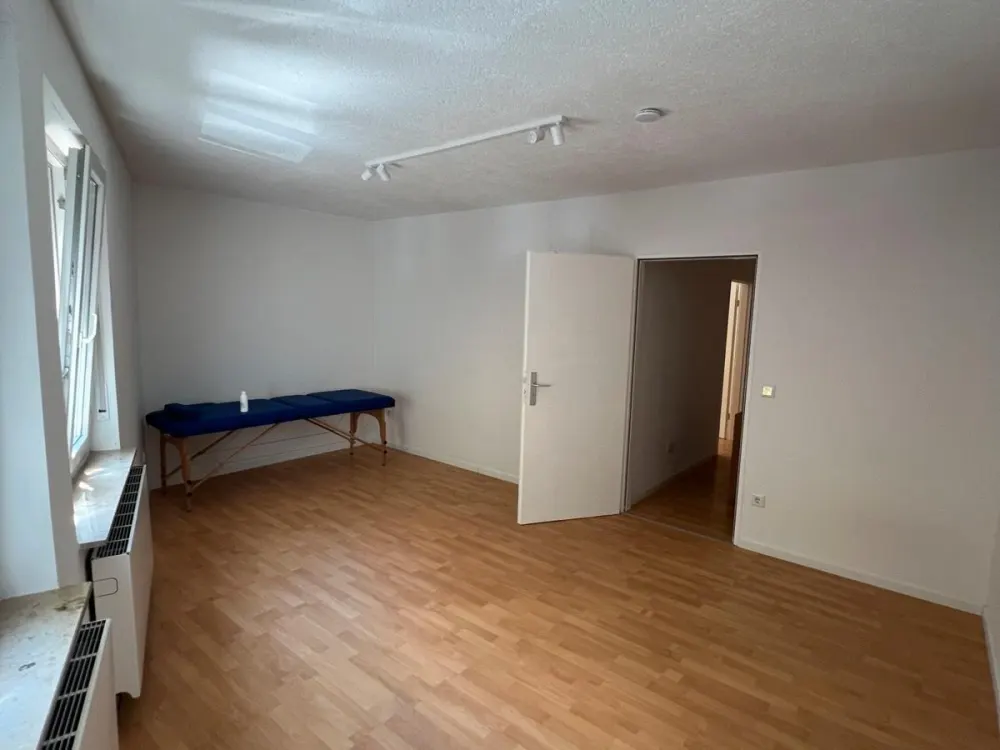 Freie 4-Zimmer-Wohnung mit 116qm in zentraler Lage