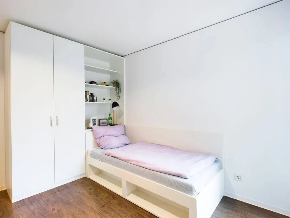 DIE ZIMMEREI | Furnished Apartment in Popular Location Ideal for Young Professionals | Large Bude