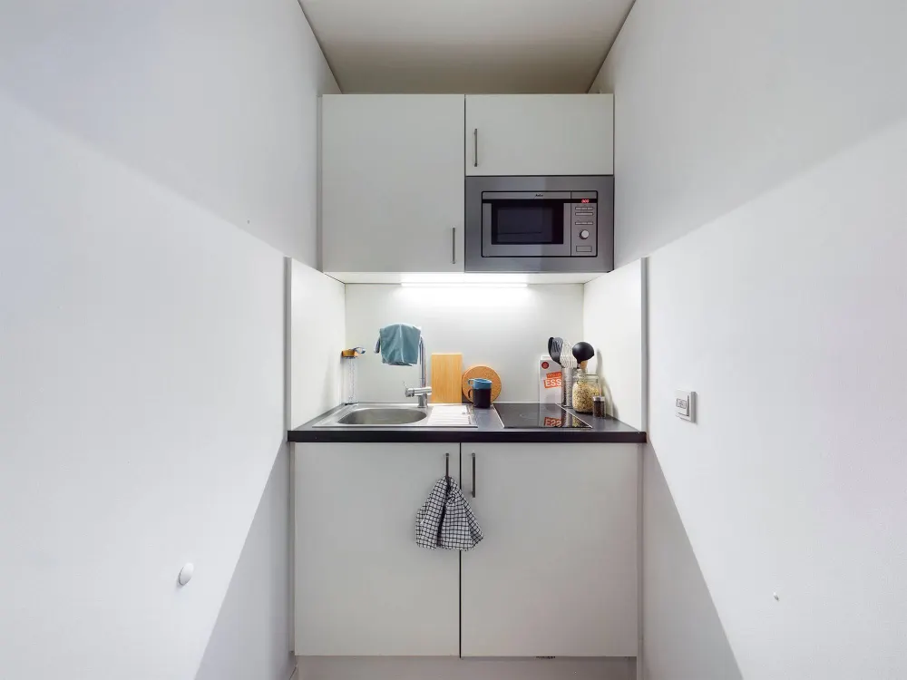 DIE ZIMMEREI | Furnished Apartment in Popular Location Ideal for Young Professionals | Large Bude