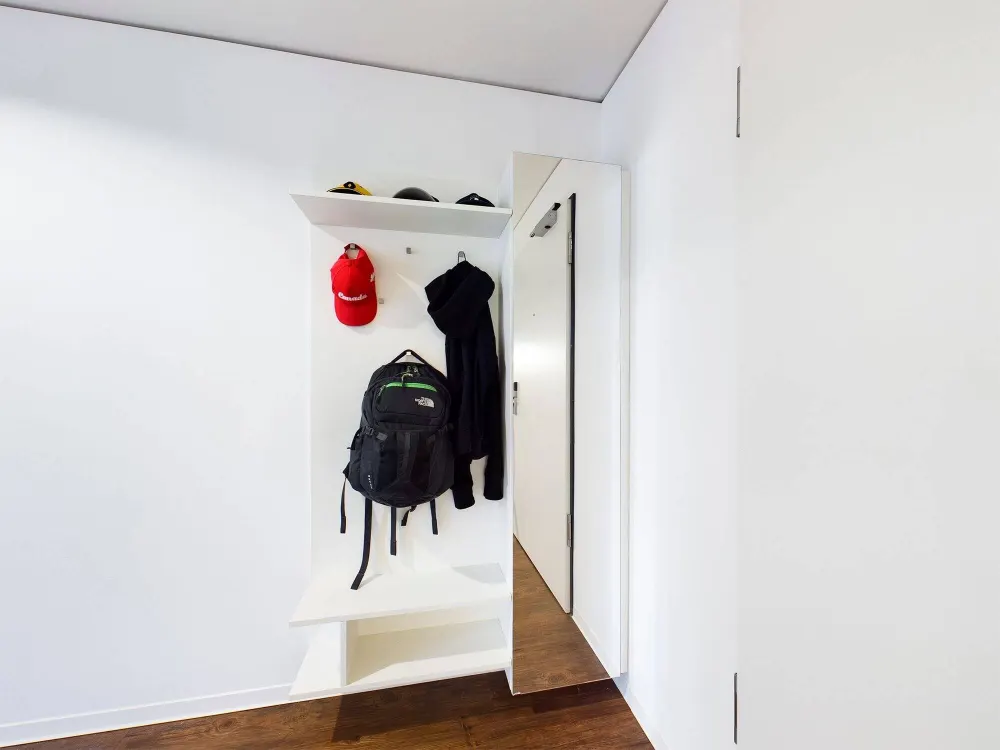 DIE ZIMMEREI | Furnished Apartment in Popular Location Ideal for Young Professionals | Large Bude