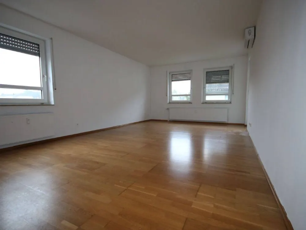 Große 4-ZW in Nordend Nähe Wasserpark + EBK + Balkon + PKW- Stellplatz