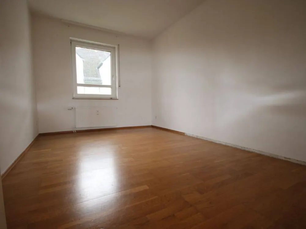 Große 4-ZW in Nordend Nähe Wasserpark + EBK + Balkon + PKW- Stellplatz