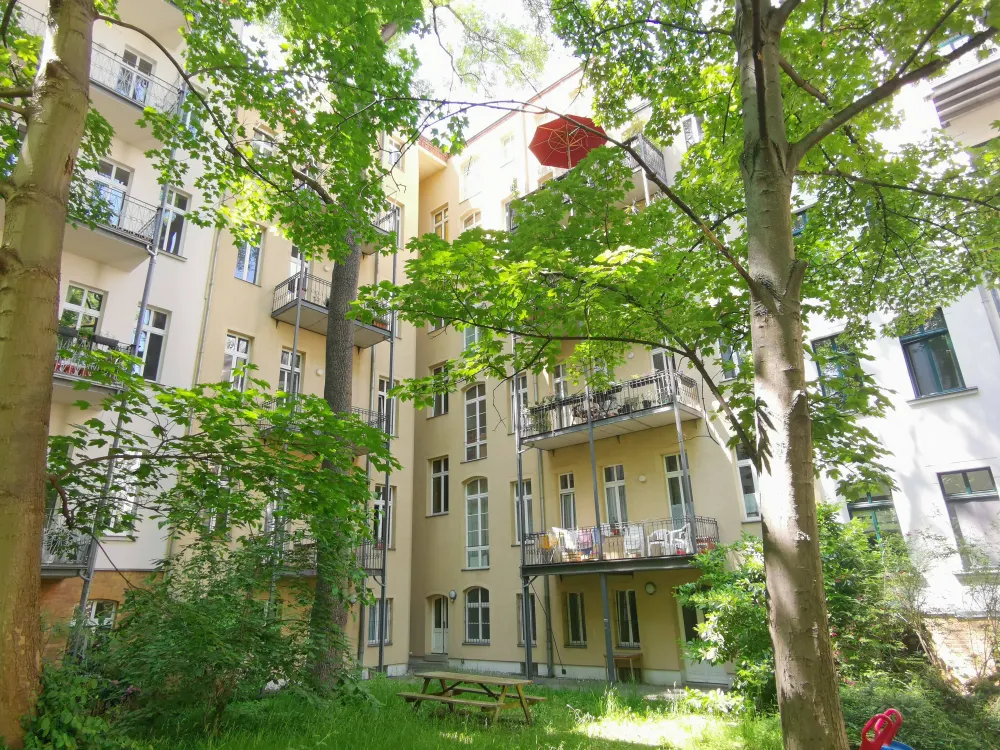 Gutbürgerliches Waldstraßenviertel - geräumige 3-Raum-Wohnung mit Kamin und Dachterrasse