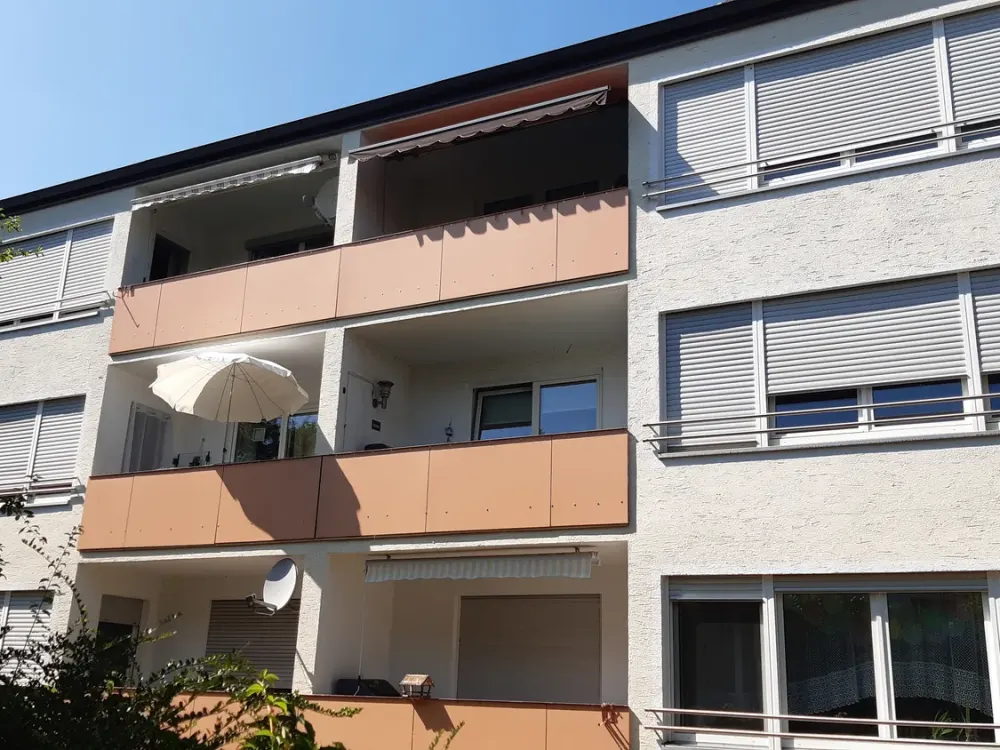 شقة جديدة من 3 غرف، جنوب/شرفة، حمام/مرحاض/حوض استحمام، جراج فردي في 85570 MARKT SCHWABEN (S2)