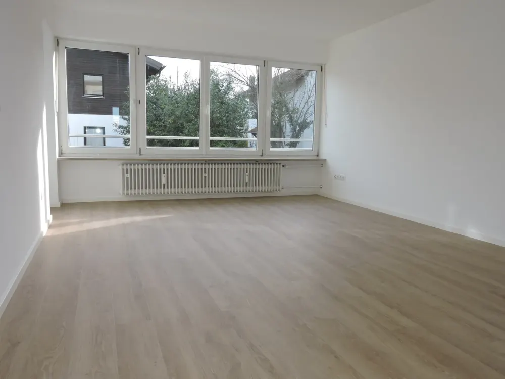 شقة جديدة من 3 غرف، جنوب/شرفة، حمام/مرحاض/حوض استحمام، جراج فردي في 85570 MARKT SCHWABEN (S2)
