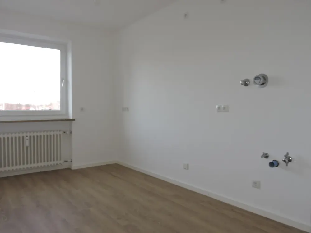 شقة جديدة من 3 غرف، جنوب/شرفة، حمام/مرحاض/حوض استحمام، جراج فردي في 85570 MARKT SCHWABEN (S2)