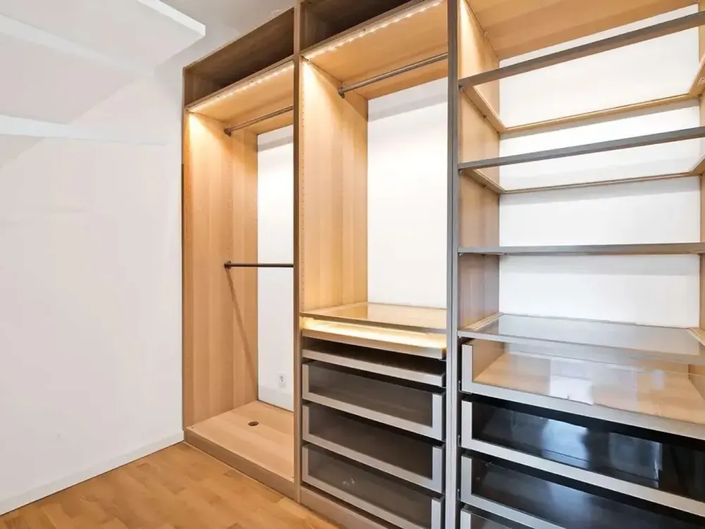 Stilvoll wohnen in Charlottenburg, modernes 2-Zimmer-Apartment mit Wintergarten