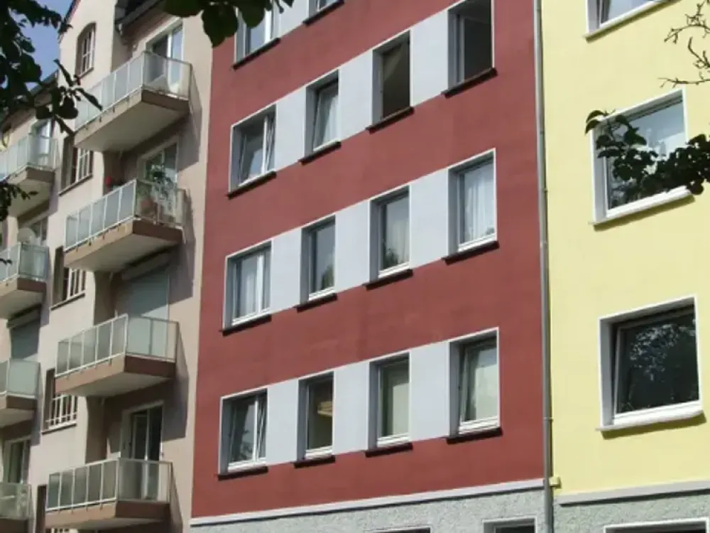 möbliertes WG-Zimmer für Studentinnen / Azubis / etc