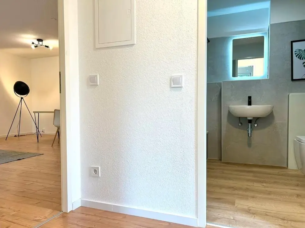 Sanierte & möblierte 2-Zimmer-Wohnung**Stelllplatz**Einbauküche