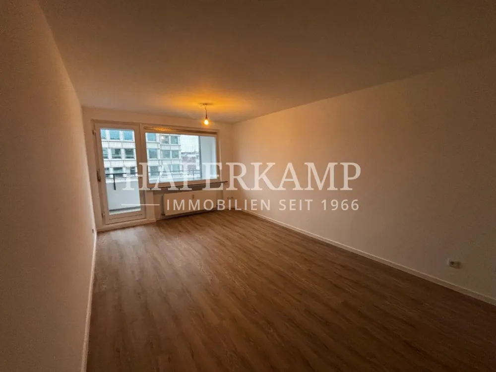 zentral gelegene geräumige 2-Zimmer Wohnung mit Balkon