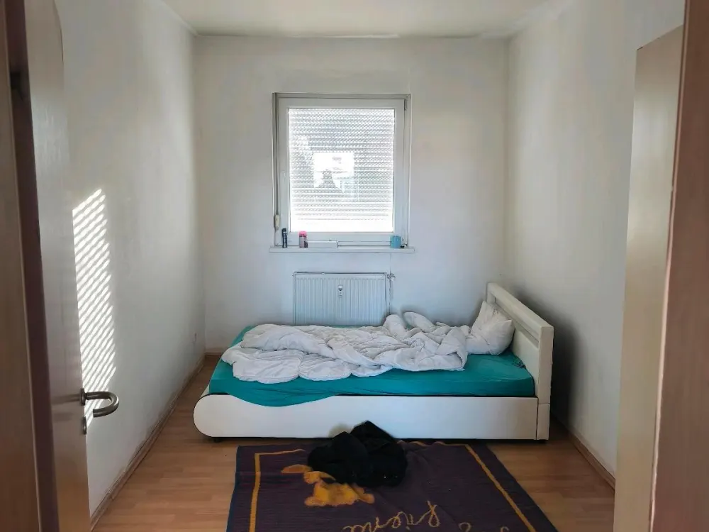 Ein Zimmer WG Wohnung zu vermieten