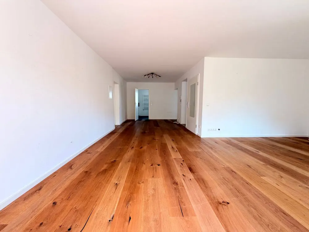 Für die Familie: traumhafte 6 Zimmer Maisonette mit Traumblick und Garage in Stuttgart- Süd