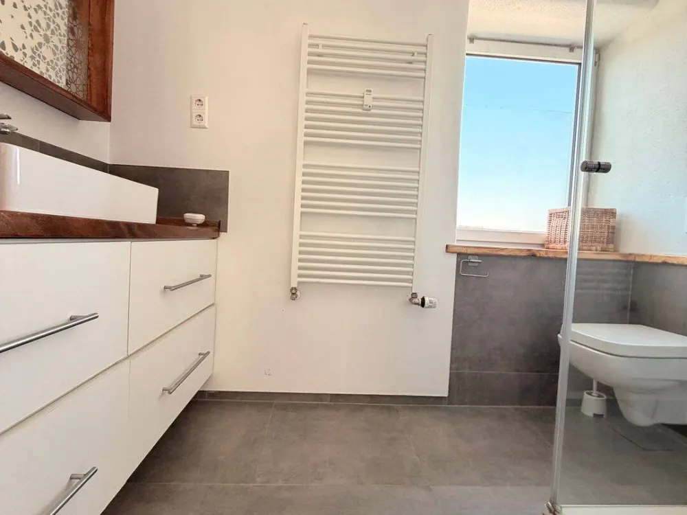 Für die Familie: traumhafte 6 Zimmer Maisonette mit Traumblick und Garage in Stuttgart- Süd