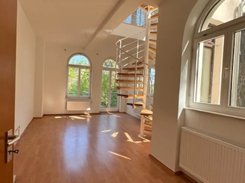 Exklusives Wohnen am Waldrand mit City-Flair. 2,5 Zimmer Maisonette