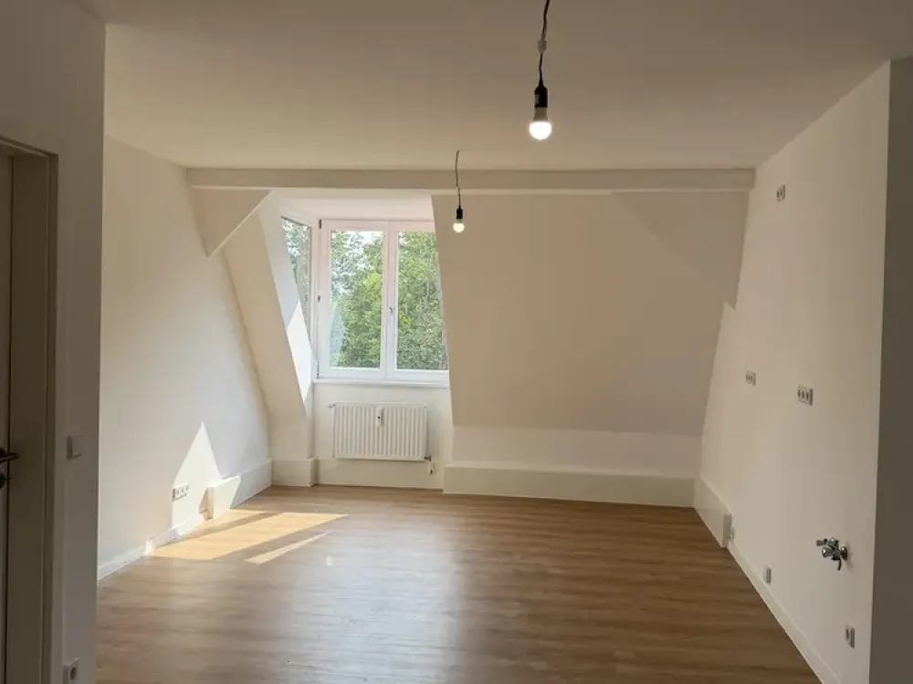 Wohnen im Denkmal - frisch sanierte 115-m²-Dachgeschosswohnung mit großem Wohnbereich