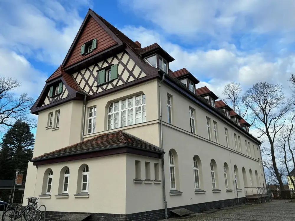 Wohnen im Denkmal - frisch sanierte 115-m²-Dachgeschosswohnung mit großem Wohnbereich