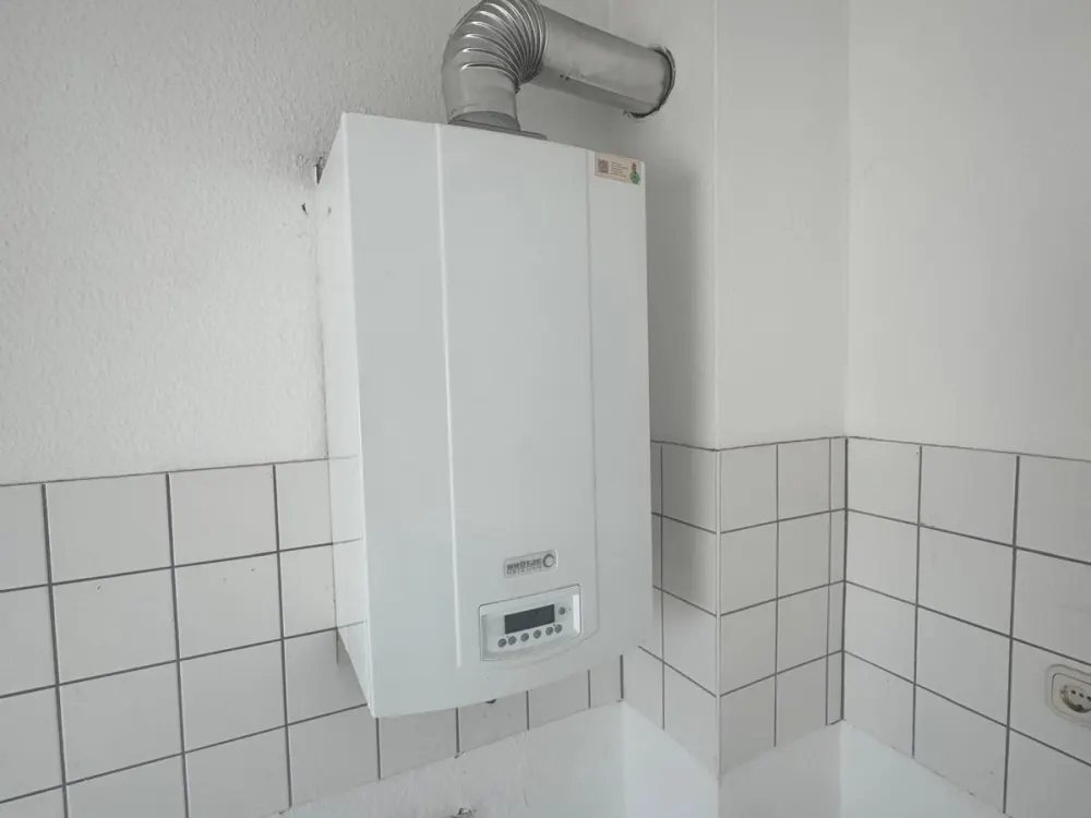 2 Zimmer DG Wohnung ab sofort
