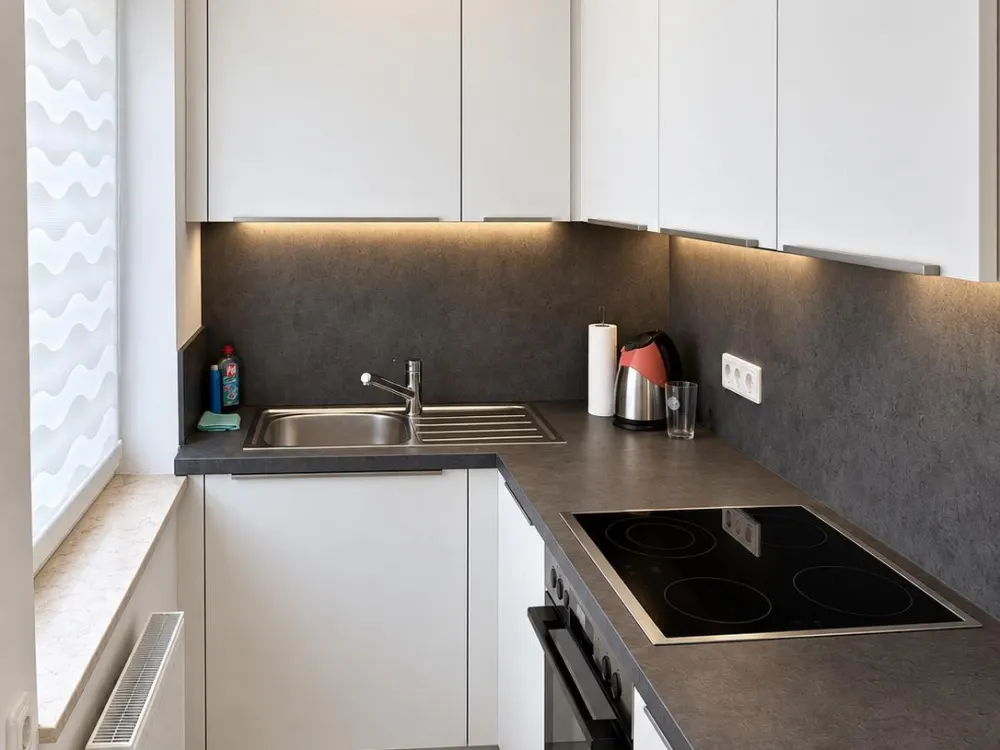 Großzügige 1-Zimmer-Wohnung mit Balkon, Einbauküche und Tiefgaragenstellplatz - sofort bezugsfrei