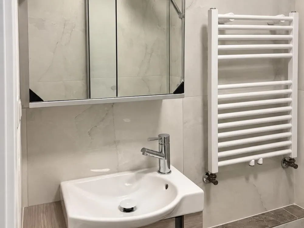 Großzügige 1-Zimmer-Wohnung mit Balkon, Einbauküche und Tiefgaragenstellplatz - sofort bezugsfrei