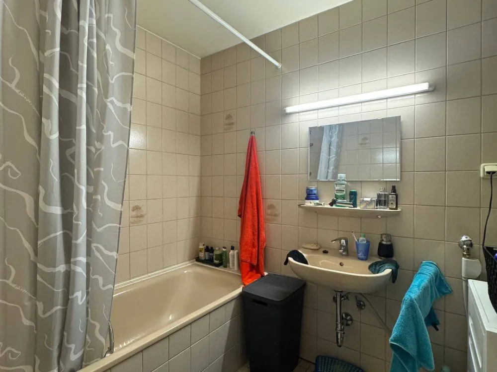 Drei Zimmer Wohnung mit Einbauküche