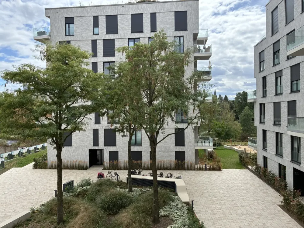 Neuwertige 3-Zimmer-Wohnung mit Balkon und EBK, STP mit Wallbox in Düsseldorf-Heerdt