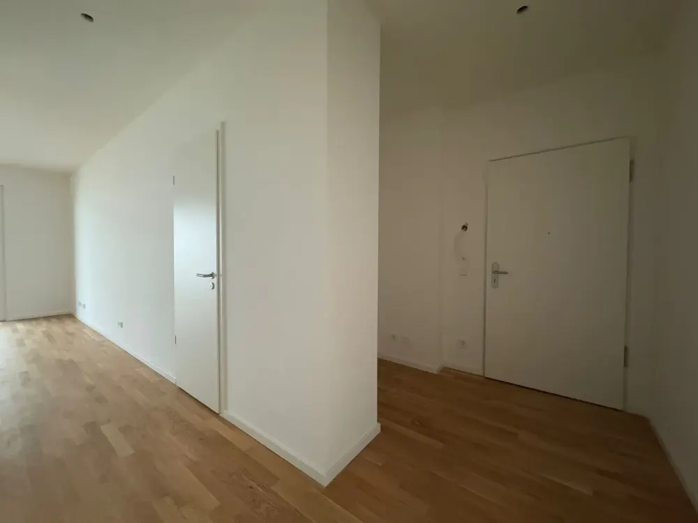 Neuwertige 3-Zimmer-Wohnung mit Balkon und EBK, STP mit Wallbox in Düsseldorf-Heerdt