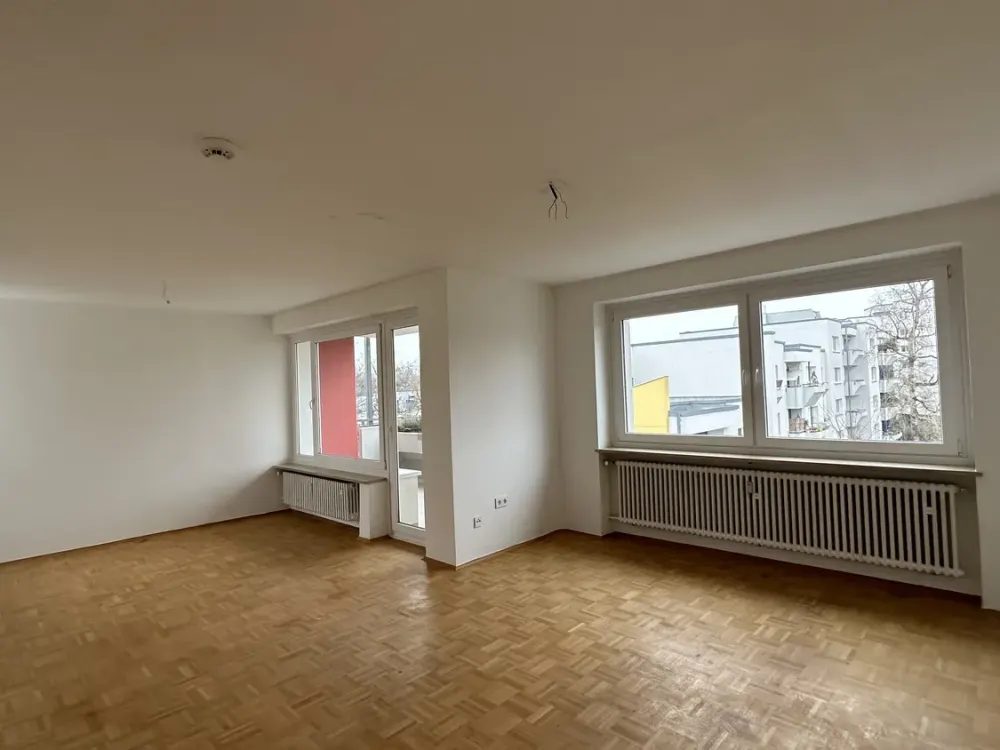 Bright 2-Room Apartment with Balcony Available Immediately