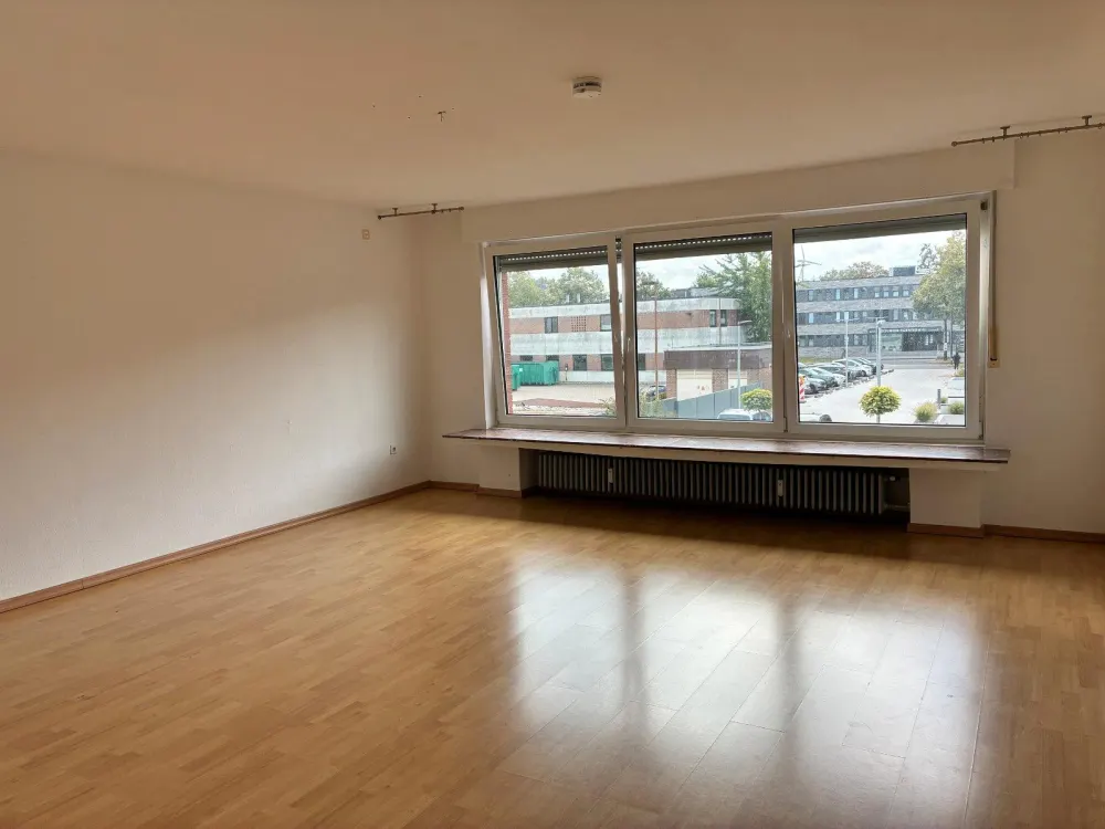 Sehr schöne 4 Zimmerwohnung im 1.OG zu vermieten