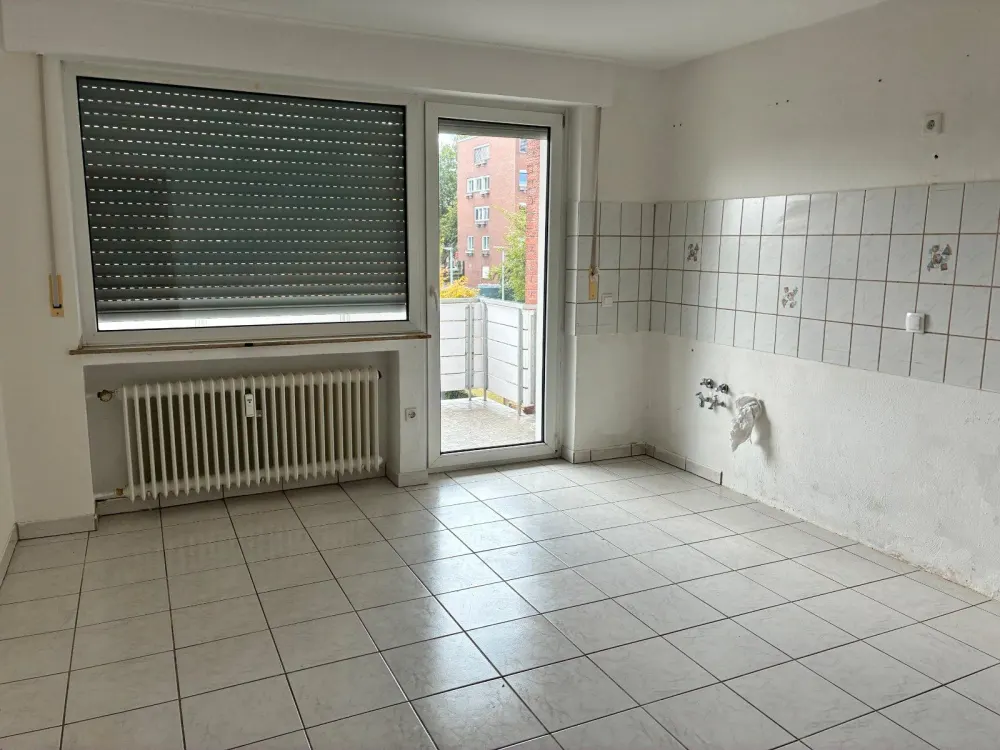 Sehr schöne 4 Zimmerwohnung im 1.OG zu vermieten