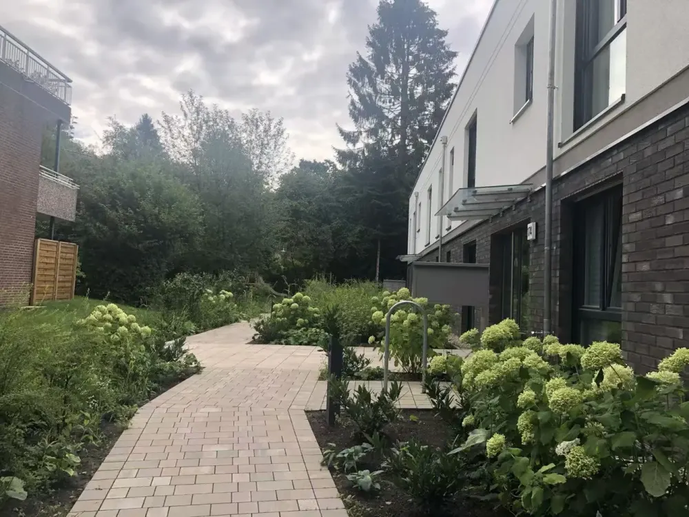 Ruhige 3-Zimmer-Erdgeschosswohnung mit großem Privatgarten und Wintergarten in Wellingsbüttel