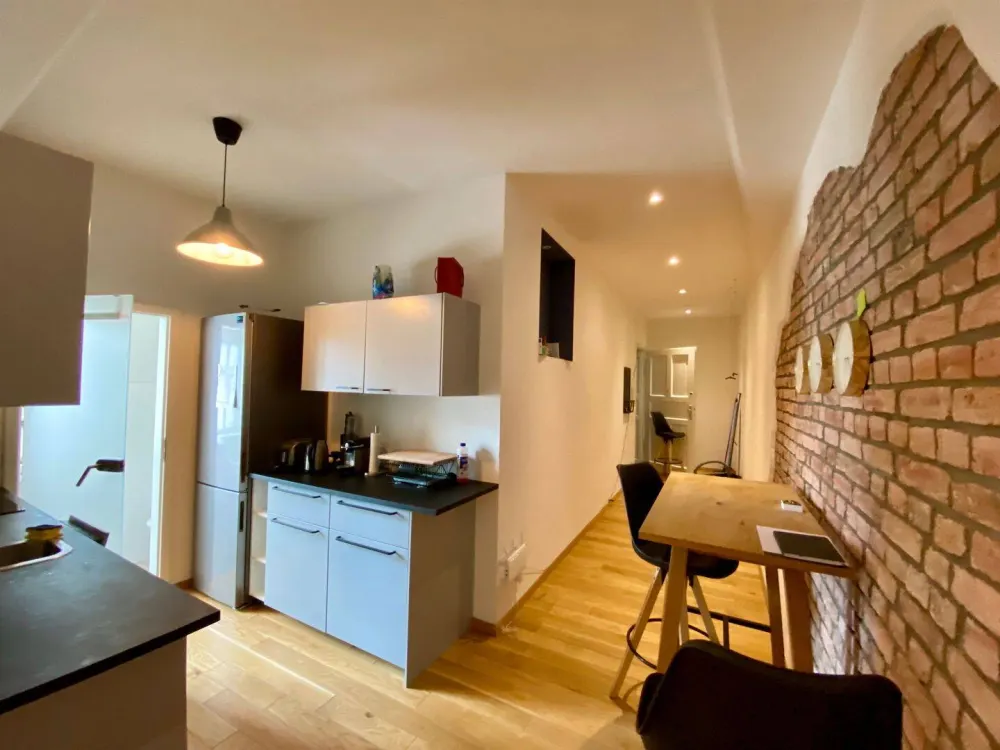 3 Zimmer Altbauwohnung in begehrter Lage im Lehel !