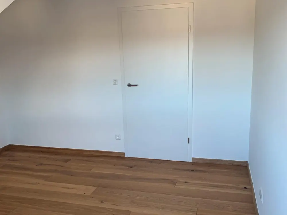 Wunderschöne moderne DG 2 Zimmer Wohnung