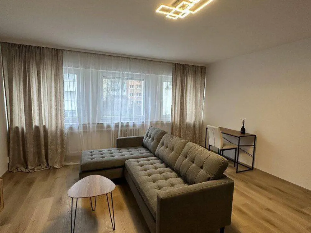 Hochwertig renovierte 2,5-Zimmer-Wohnung mit Panorama-Blick - Stuttgart Mitte