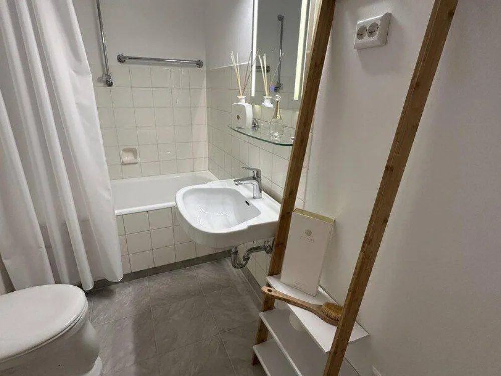 Hochwertig renovierte 2,5-Zimmer-Wohnung mit Panorama-Blick - Stuttgart Mitte