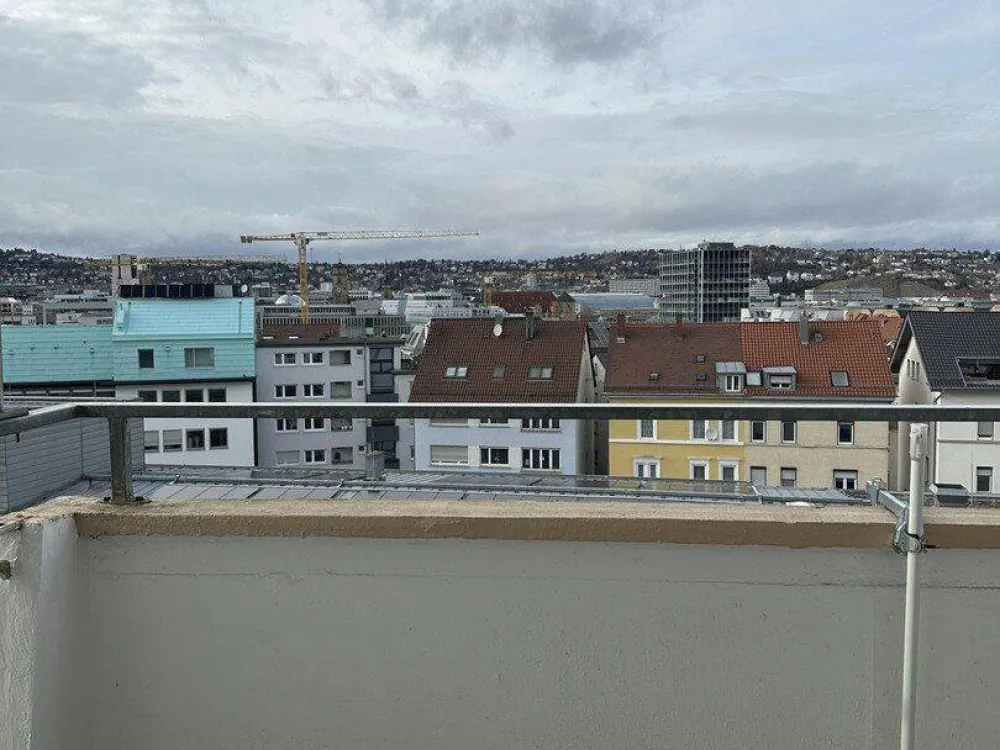 Hochwertig renovierte 2,5-Zimmer-Wohnung mit Panorama-Blick - Stuttgart Mitte