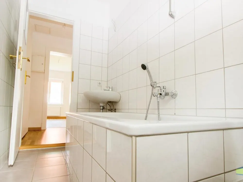 Schicke 2 Zimmer Wohnung im Waldstraßenviertel; Tageslichtbad, Laminat