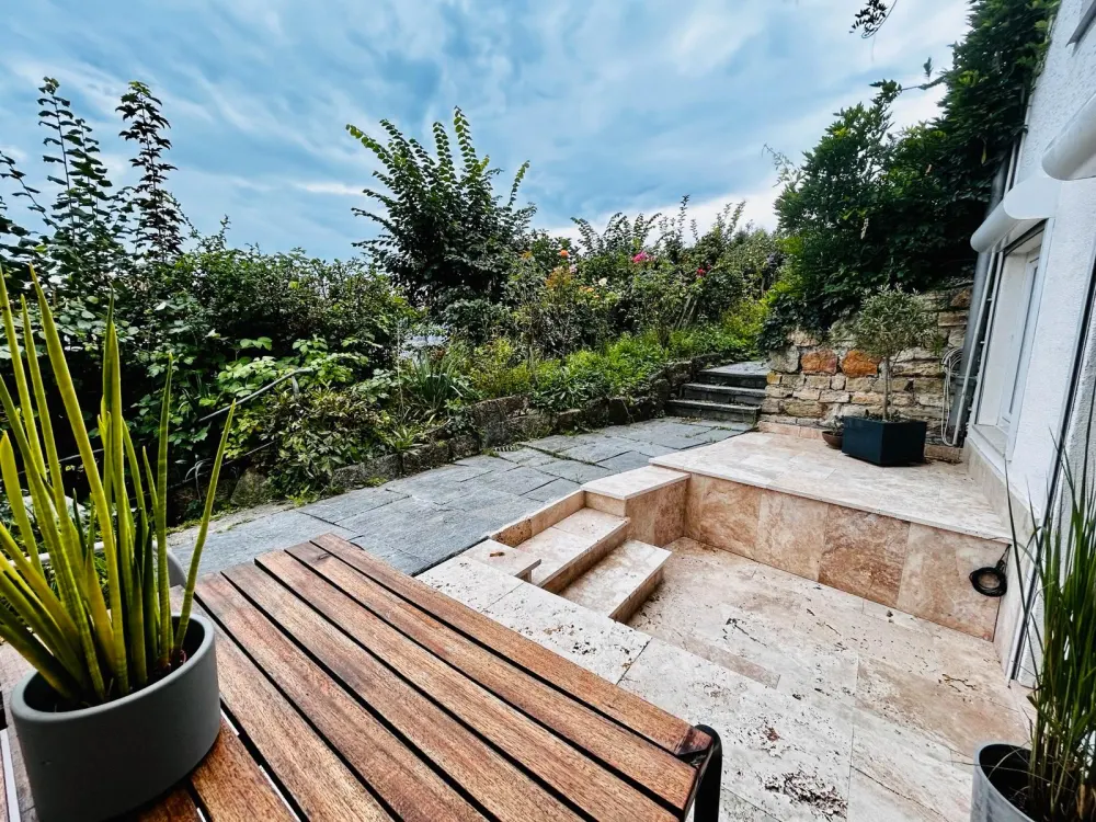 Möbliertes Apartment im Grünen - mit Terrasse und Aussicht