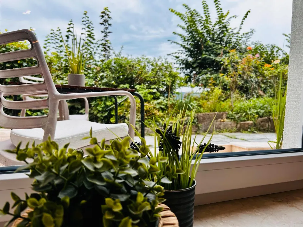 Möbliertes Apartment im Grünen - mit Terrasse und Aussicht