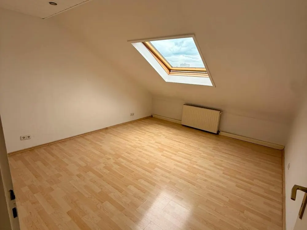 Völkingen: 86 m² Dachgeschosswohnung