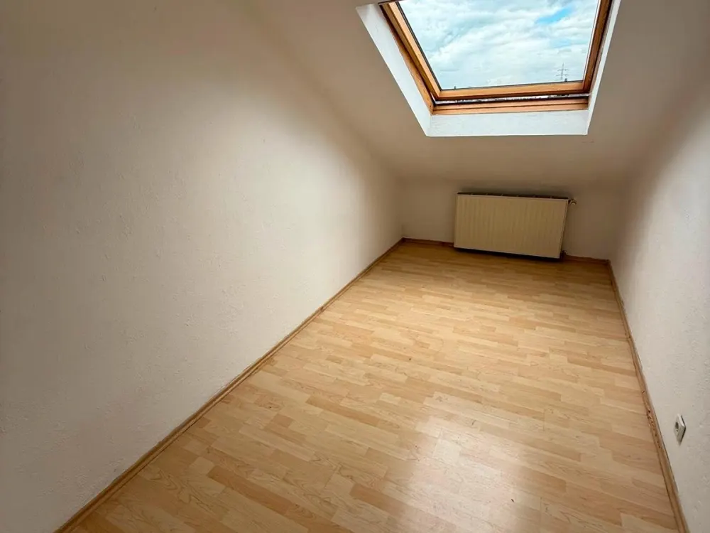 Völkingen: 86 m² Dachgeschosswohnung