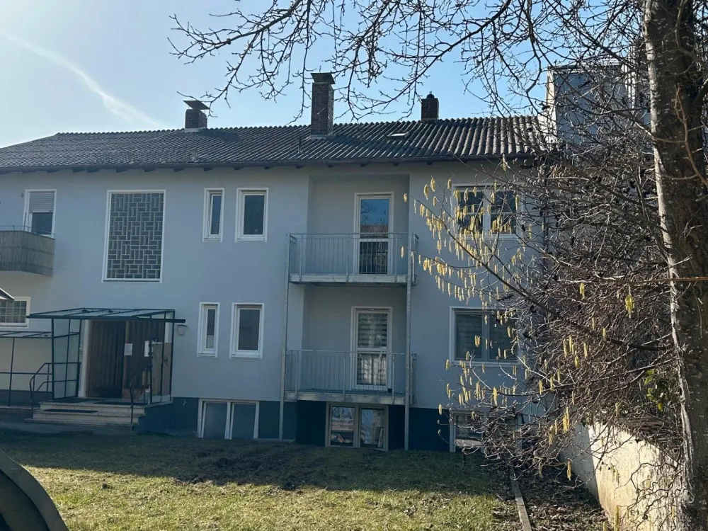 4-Zimmer Wohnung mit Balkon 3-er WG möglich oder Familie m4 Pers.