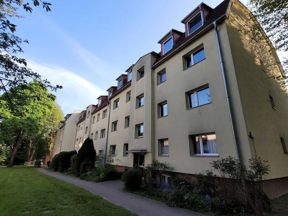 Dachgeschosswohnung mit Balkon und Badewanne sucht kleine Familie zur Miete