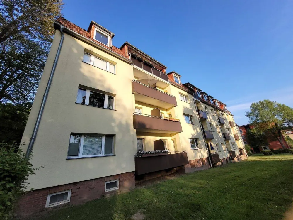 Dachgeschosswohnung mit Balkon und Badewanne sucht kleine Familie zur Miete