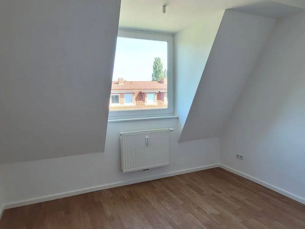 Dachgeschosswohnung mit Balkon und Badewanne sucht kleine Familie zur Miete