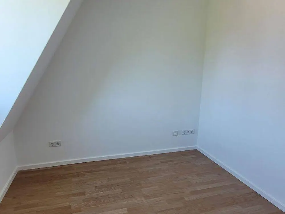 Dachgeschosswohnung mit Balkon und Badewanne sucht kleine Familie zur Miete