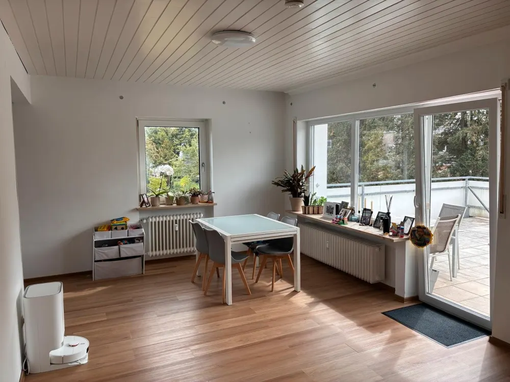 Hell renovierte 4-Zimmer-Wohnung mit großer Terrasse in Germering