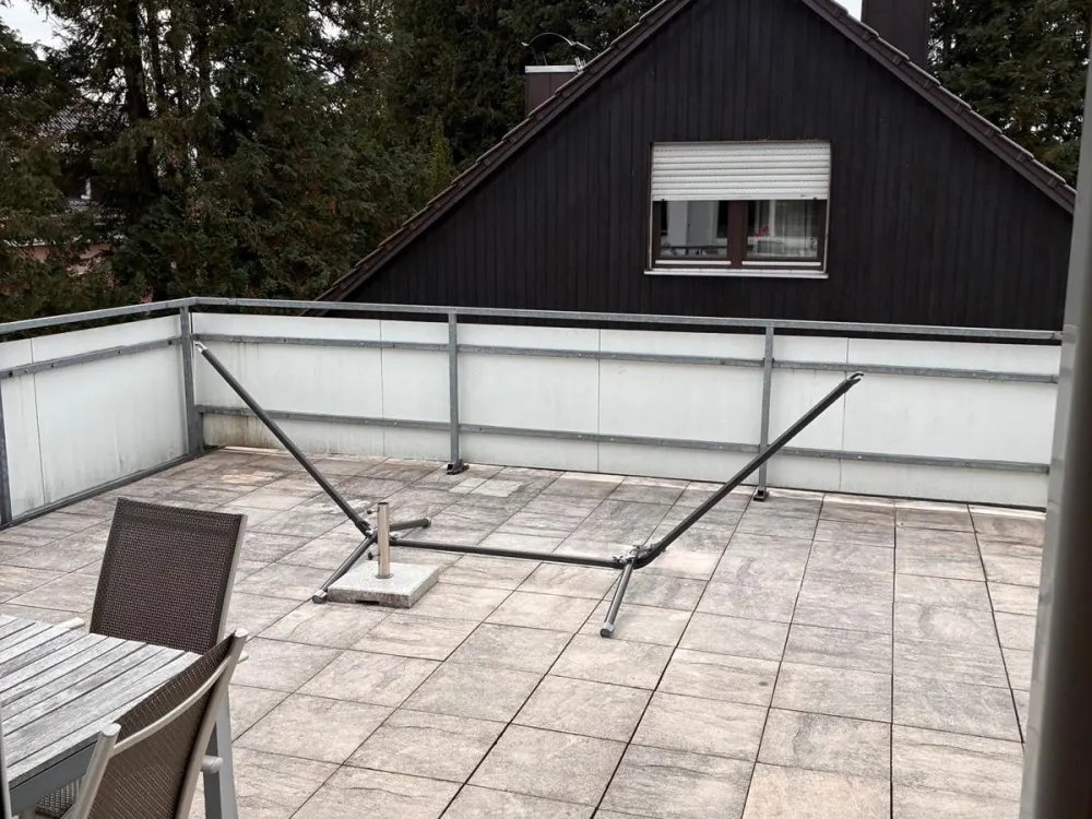 Hell renovierte 4-Zimmer-Wohnung mit großer Terrasse in Germering
