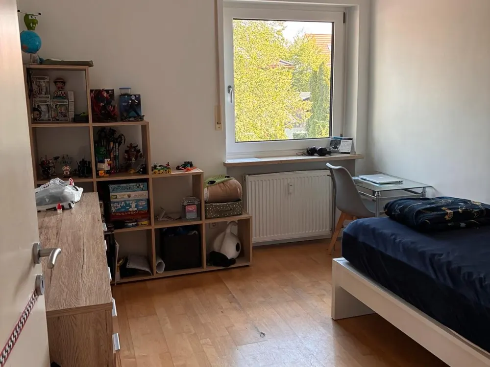 Hell renovierte 4-Zimmer-Wohnung mit großer Terrasse in Germering